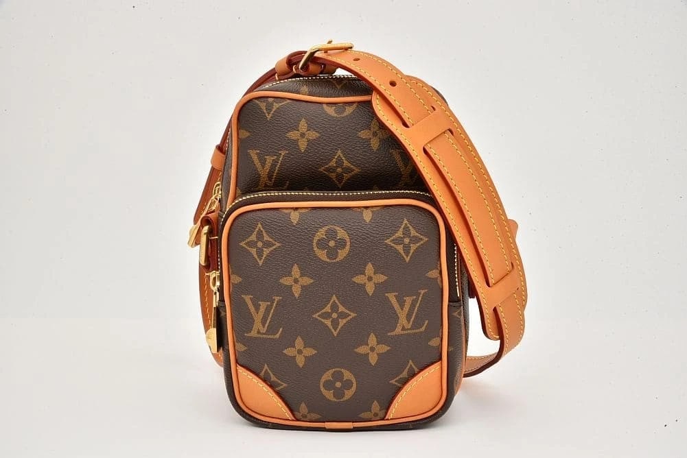 LOUIS VUITTON MONOGRAM AMAZON CROSSBODY BAG: Louis Vuitton Monogram Amazon Crossbody Bag Brand: Louis Vuitton Type: Handbag Material: Monogram Canvas Color: Brown Size: W13.5xH20xD8cm / Shoulder: 115-133cm Accessories: None Accessories