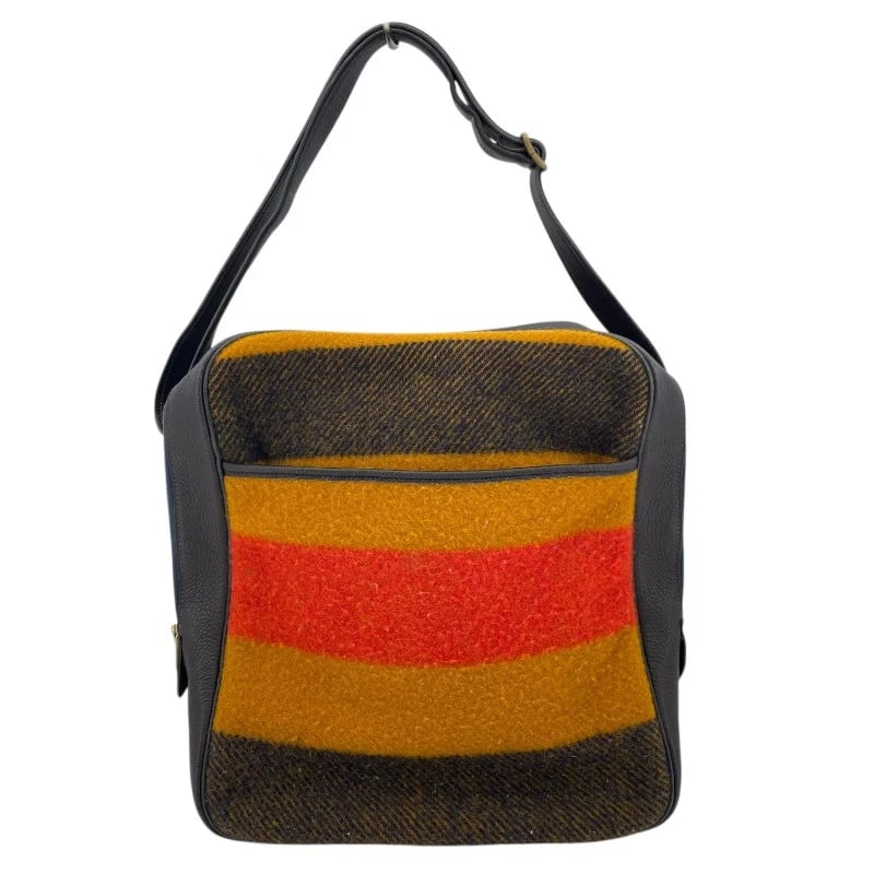 HERMES VICTORIA WOOL SHOULDER BAG: HERMES Victoria Wool Shoulder Bag Brand: HERMES Type: Handbag Material: Wool Color: Red x Brown GD Hardware Size: W: 30cm / H: 33cm / D: 17cm Accessories: None Accessories Notice: When