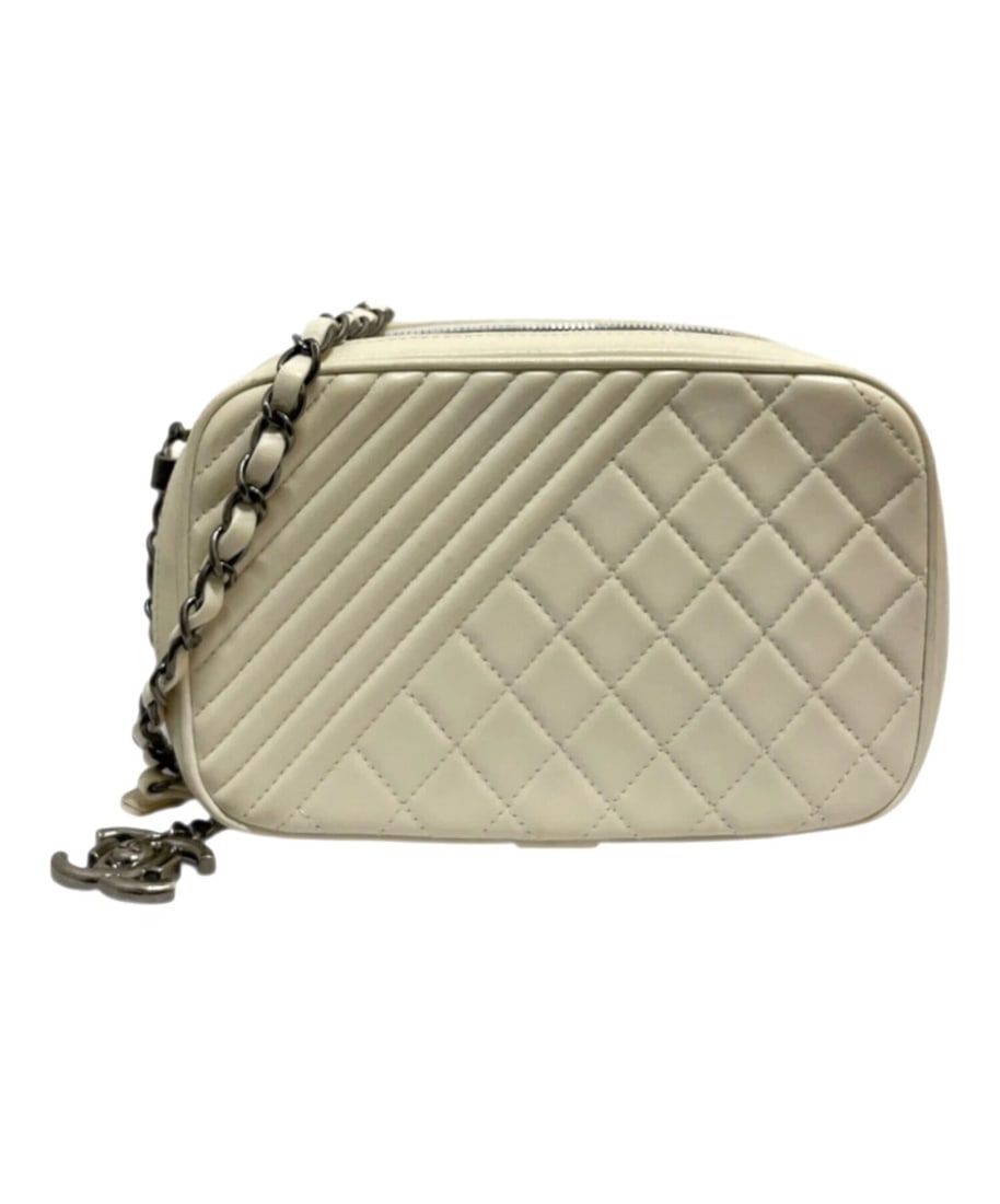 CHANEL COCO BOY CAMERA BAG: CHANEL Coco Boy Camera Bag Brand: CHANEL Type: Handbag Material: Cowhide Color: White Size: H:12cm / W:19cm / D:8cm Accessories: None Accessories Notice: When purchasing pre-owned goods, p