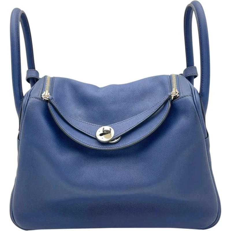 HERMES LINDY 30 X STAMP BLUE SAPHIR SHW: HERMES Lindy 30 X Stamp Blue Saphir SHW Brand: HERMES Type: Handbag Material: Swift Color: Blue Saphir SV Hardware Size: W: 30cm / H: 20cm / D: 15cm Accessories: None Accessories Notice: When