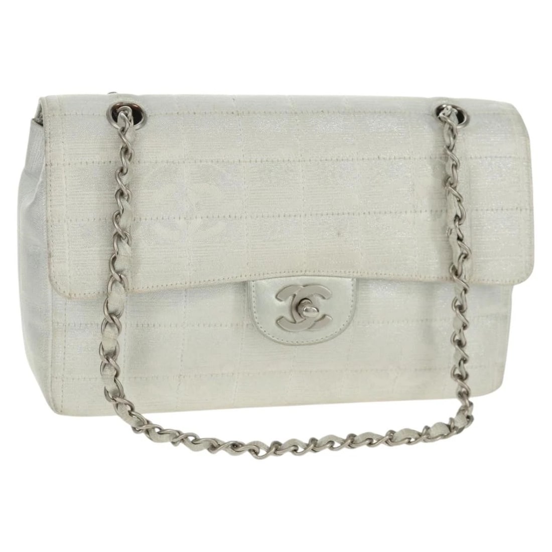 CHANEL NEW TRAVEL LINE CHOCO BAR 25 CHAIN BAG: CHANEL New Travel line Choco Bar 25 Chain Bag Brand: CHANEL Type: Shoulder Bag Material: Nylon Color: Silver Size: W9.8 x H5.9 x D2.4inch(Approx) Shoulder Drop:9.8 - 17.7inch(Approx) Accessories: