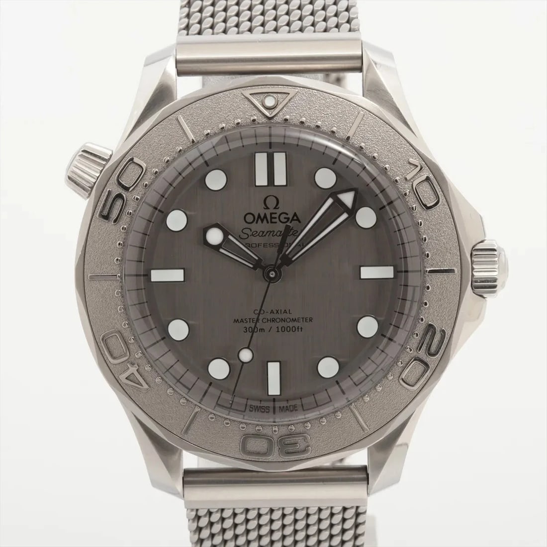 OMEGA SEAMASTER PROFESSIONAL CO AXIAL CHRONOMETER: Omega Seamaster Professional Co Axial chronometer Brand: Omega Type: Wristwatch Material: SS Color: Dial Color gray Size: Case:W1.6 x H1.6inch / W42 x H42Circumference of Wrist:7.9inch / 20 