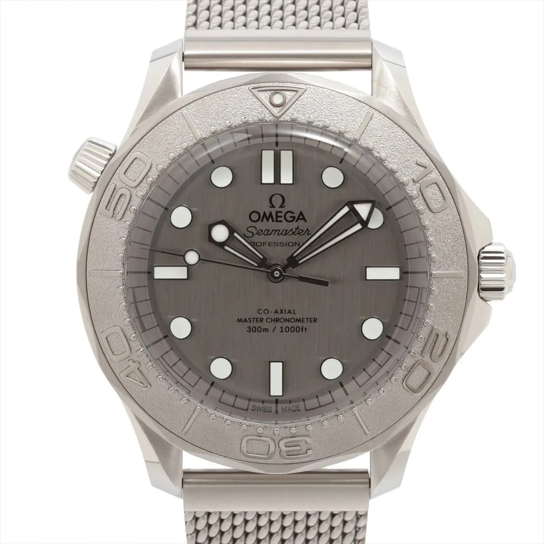 OMEGA SEAMASTER PROFESSIONAL CO AXIAL CHRONOMETER: Omega Seamaster Professional Co Axial chronometer Brand: Omega Type: Wristwatch Material: SS Color: Dial Color silver Size: Case:W1.6 x H1.6inch / W42 x H42 Circumference of Wrist:8.3inch / 21 Ac