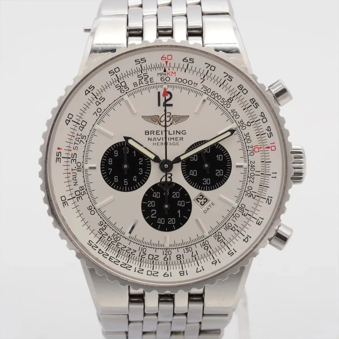 BREITLING NAVITIMER SS WHITE: Breitling Navitimer SS white Brand: Breitling Type: Wristwatch Material: SS Color: Dial Color white Size: Case:W1.6 x H1.6inch / W43 x H43 Circumference of Wrist:5.9inch / 15 Accessories:
