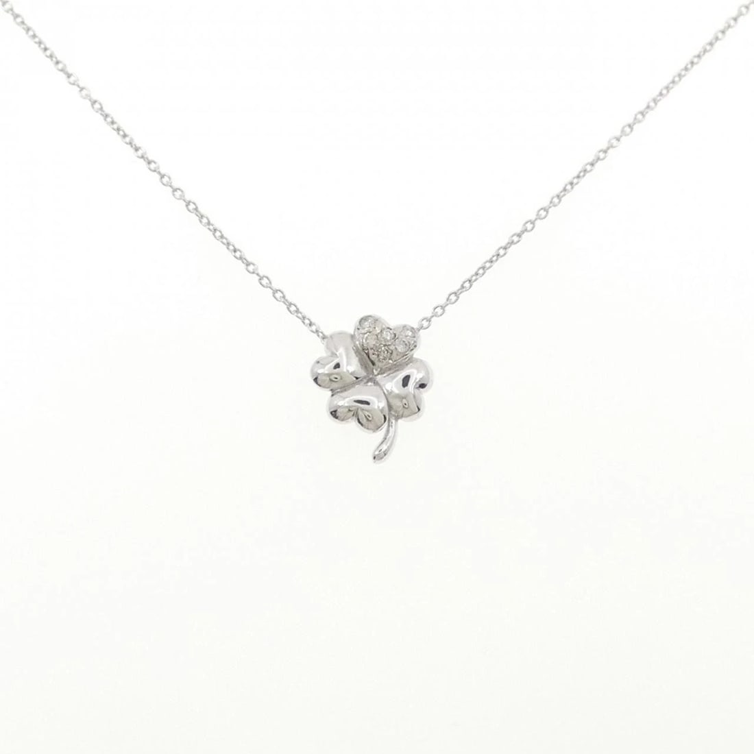K18WG CLOVER DIAMOND NECKLACE: K18WG Clover Diamond Necklace Brand: Unbranded Type: Diamond Necklace Material: K18 white gold, Main Stone/Creation Natural Color: White Gold Size: 40cmActual Size Pendant length approx. x width a