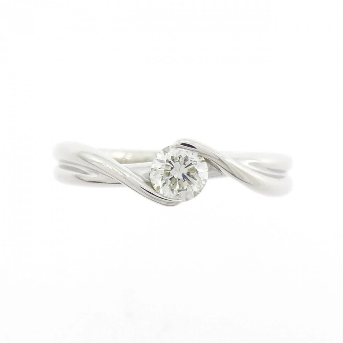 PT900 DIAMOND RING: PT900 Diamond Ring Brand: Unbranded Type: Diamond Ring Material: Platinum900, Main Stone/Creation Natural Color: Silver Size: US 6 1/4 Accessories: None Accessories Notice: When purchasing