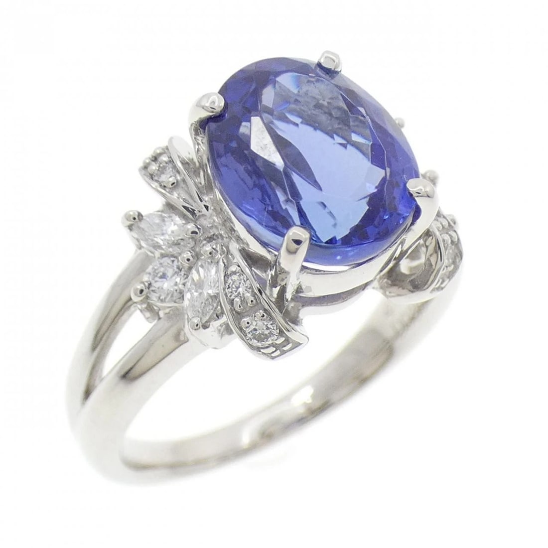 PT950 TANZANITE RING: PT950 Tanzanite Ring Brand: Unbranded Type: Tanzanite Ring Material: Platinum950, Main Stone/Creation TanzaniteSecondary Stone Natural Color: Silver Size: US 8.5 Accessories: None Accessor