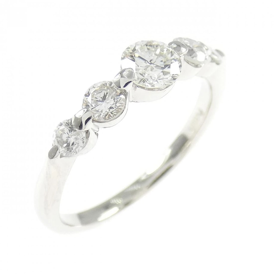 PT900 DIAMOND RING: PT900 Diamond Ring Brand: Unbranded Type: Diamond Ring Material: Platinum900, Main Stone/Creation Natural Color: Silver Size: US 5 1/4 Accessories: None Accessories Notice: When purchasing