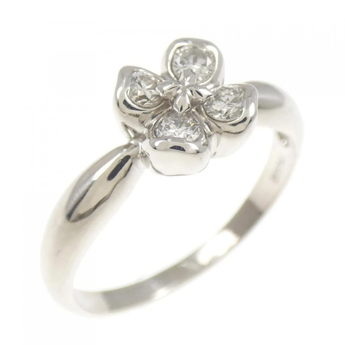 PT900 FLOWER DIAMOND RING: PT900 Flower Diamond Ring Brand: Unbranded Type: Diamond Ring Material: Platinum900, Main Stone/Creation Natural Color: Silver Size: US 7 Accessories: None Accessories Notice: When purchasing