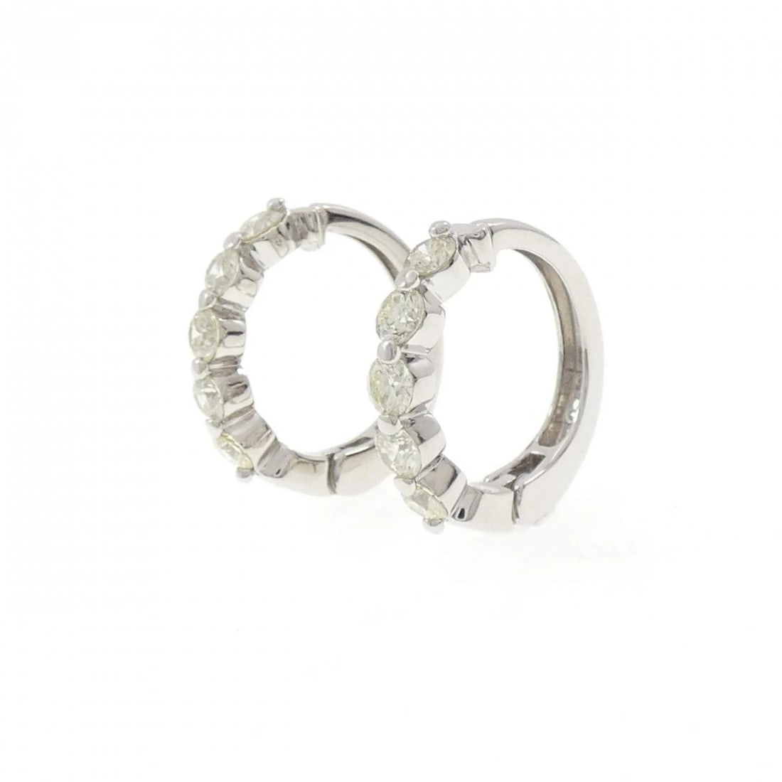 PT900 DIAMOND EARRING: PT900 Diamond Earring Brand: Unbranded Type: Diamond Pierce/Earring Material: Platinum900, Main Stone/Creation Natural Color: Silver Size: Actual Size Approx. length x width: 16.7mm x 3.1mm 