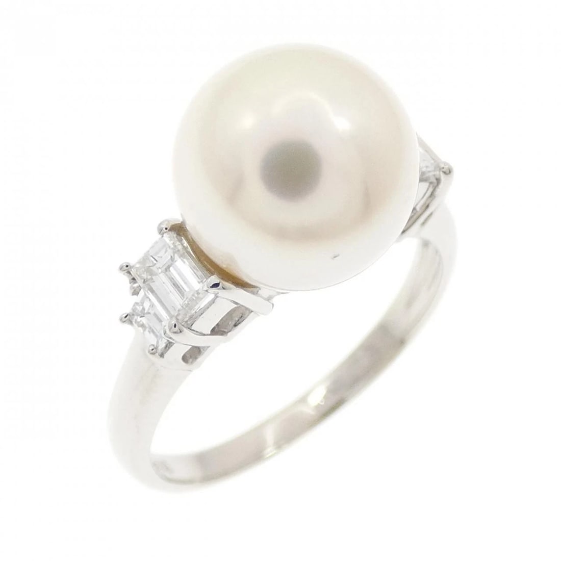 PT900 AKOYA PEARL RING: PT900 Akoya Pearl Ring Brand: Unbranded Type: akoya pearl ring Material: Platinum900, Main Stone/Creation Akoya PearlSecondary StoneNatural Color: Silver Size: US 4.75 Accessories: None