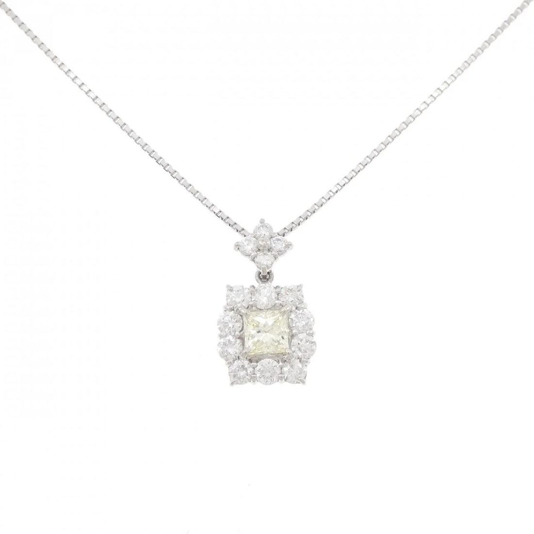 PT900/PT850 DIAMOND NECKLACE: PT900/PT850 Diamond Necklace Brand: Unbranded Type: Diamond Necklace Material: K18 yellow gold, Main Stone/Creation Natural Color: yellow gold Size: 45cmActual Size Pendant length approx. x