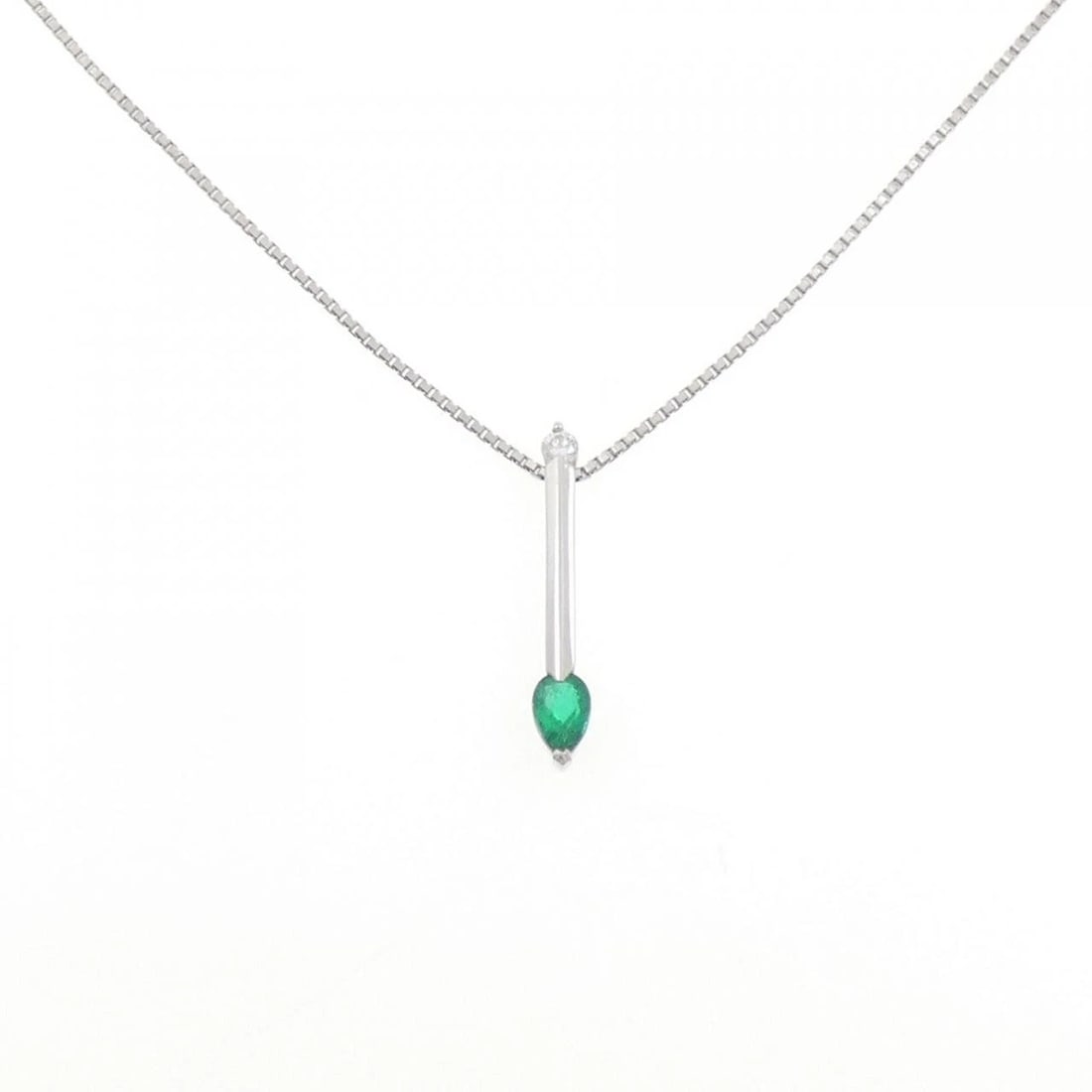 PT850 EMERALD NECKLACE: PT850 Emerald Necklace Brand: Unbranded Type: Emerald Necklace Material: Platinum850, Main Stone/Creation EmeraldSecondary StoneNatural Color: Silver Size: 40cmActual Size Pendant length approx. x