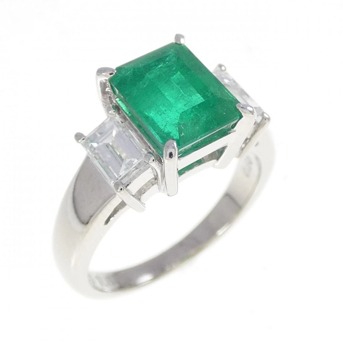 TASAKI EMERALD RING: Tasaki Emerald Ring Brand: TASAKI Type: Ring Material: Platinum900, Color: White Size: US 5 Accessories: None Accessories Notice: When purchasing pre-owned goods, please refer to the photo