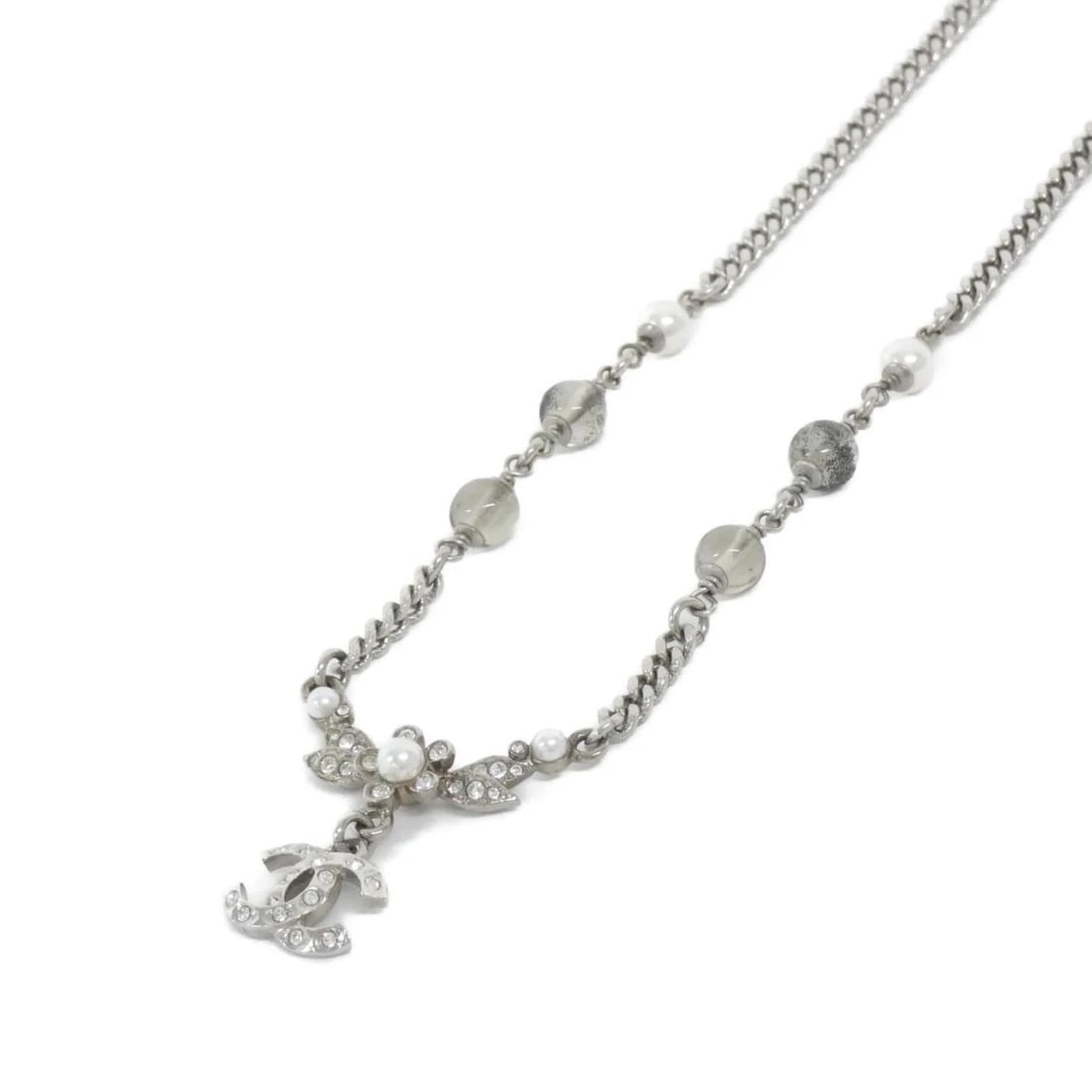 CHANEL AB6915 NECKLACE: Chanel AB6915 Necklace Brand: CHANEL Type: Necklace Material: Fake pearl, Color: Silver Size: Size Length: 40-46cm Top width x height: 2.5cmx3cm Accessories: None Accessories Notice: When