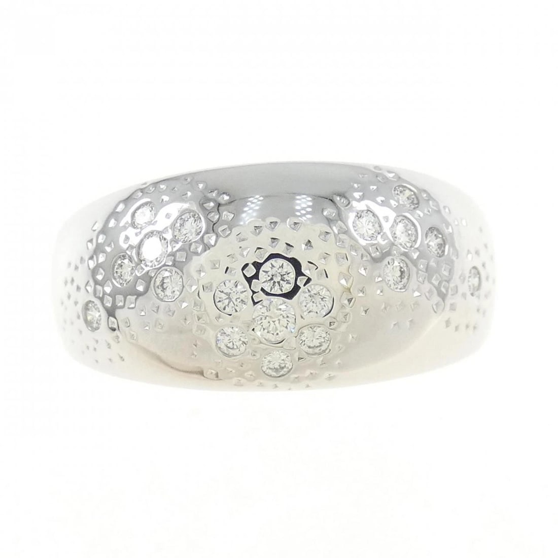 TASAKI DIAMOND RING: Tasaki Diamond Ring Brand: TASAKI Type: Ring Material: 750 white gold, Color: White Gold Size: US 9.25 Accessories: None Accessories Notice: When purchasing pre-owned goods, please refer to