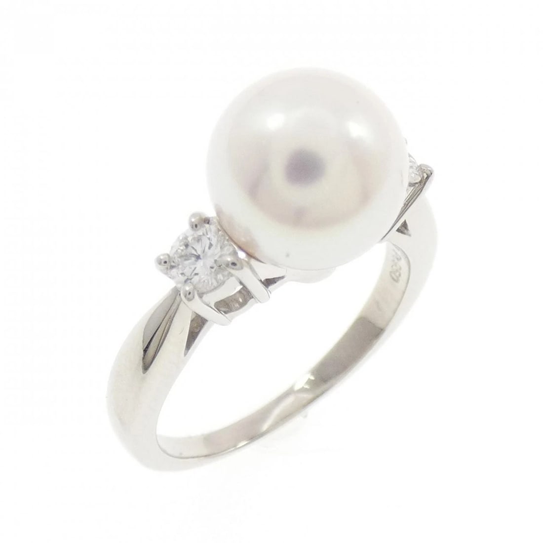 MIKIMOTO AKOYA PEARL RING: Mikimoto Akoya Pearl Ring Brand: MIKIMOTO Type: Ring Material: pt950, Main Stone/Creation akoya Color: pt Size: US 4 1/2 Accessories: None Accessories Notice: When purchasing pre-owned goods,