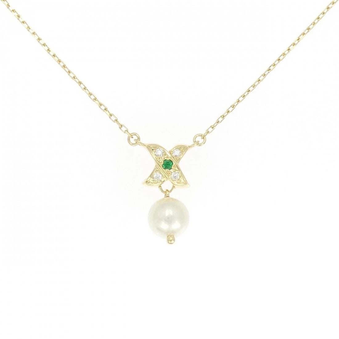 MIKIMOTO AKOYA PEARL NECKLACE: Mikimoto Akoya Pearl Necklace Brand: MIKIMOTO Type: Necklace Material: 18kYG, Main Stone/Creation Main Stone Akoya Pearl 0.3 "Secondary Stone Emerald / Diamond Color: yellow Size: 40cmActual Size