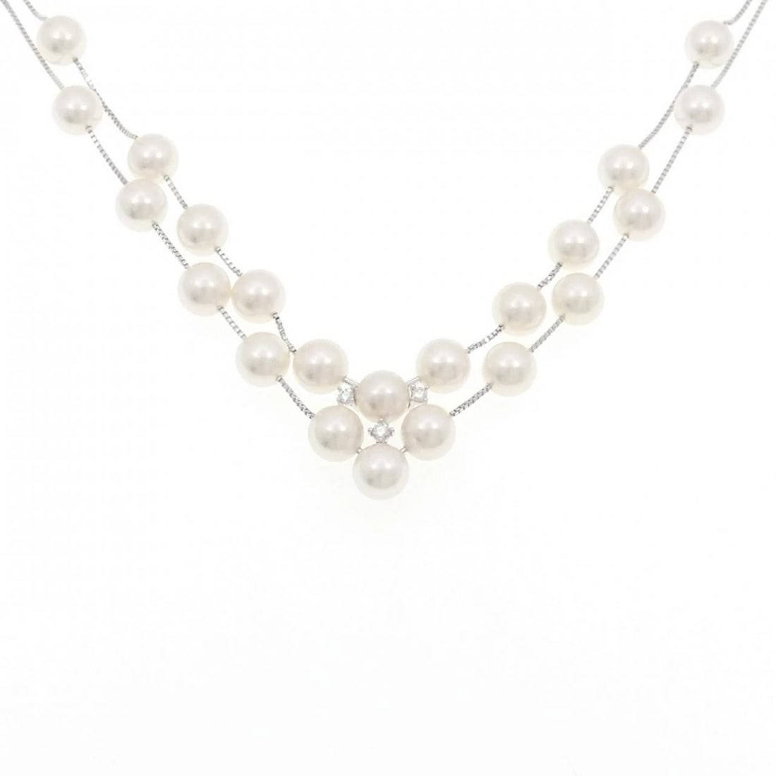 TASAKI AKOYA PEARL NECKLACE: Tasaki Akoya Pearl Necklace Brand: TASAKI Type: Necklace Material: K18 white gold, Main Stone/Creation Akoya Pearl Secondary Stone Diamond Color: White Gold Size: Actual Size Max width