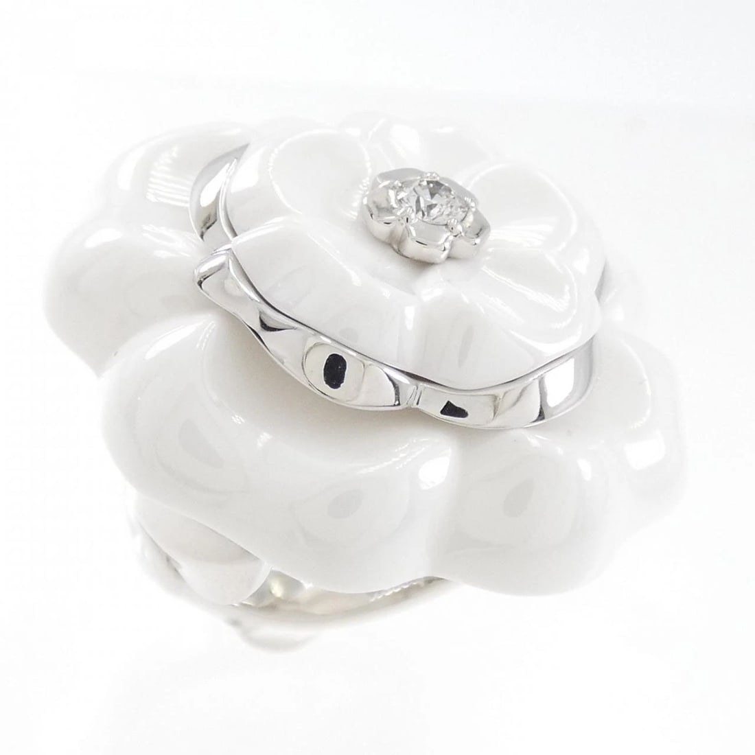 CHANEL CAMELLIA LARGE RING: Chanel Camellia Large Ring Brand: CHANEL Type: ring Material: 750 white gold/ceramic, Main Stone/Creation Natural Color: white gold Size: US 3.25 Accessories: None Accessories Notice: When