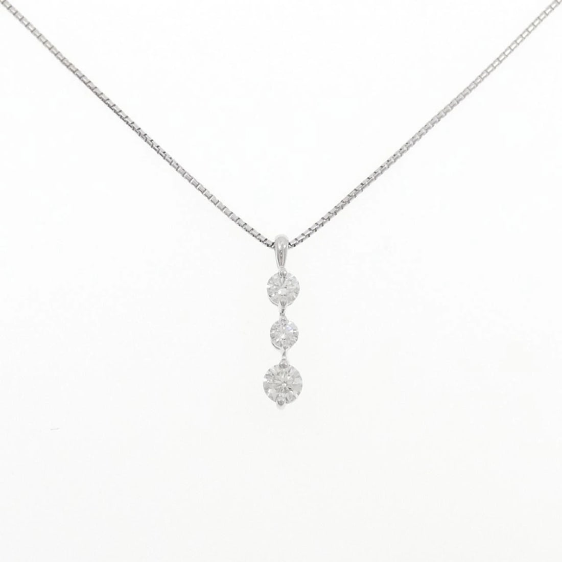 MIKIMOTO THREE STONE NECKLACE: Mikimoto Three Stone Necklace Brand: MIKIMOTO Type: Necklace Material: K18 white gold, Color: white gold Size: Actual Size Pendant length approx. x width approx.: 21.7mmx4.6mm Chain maximum
