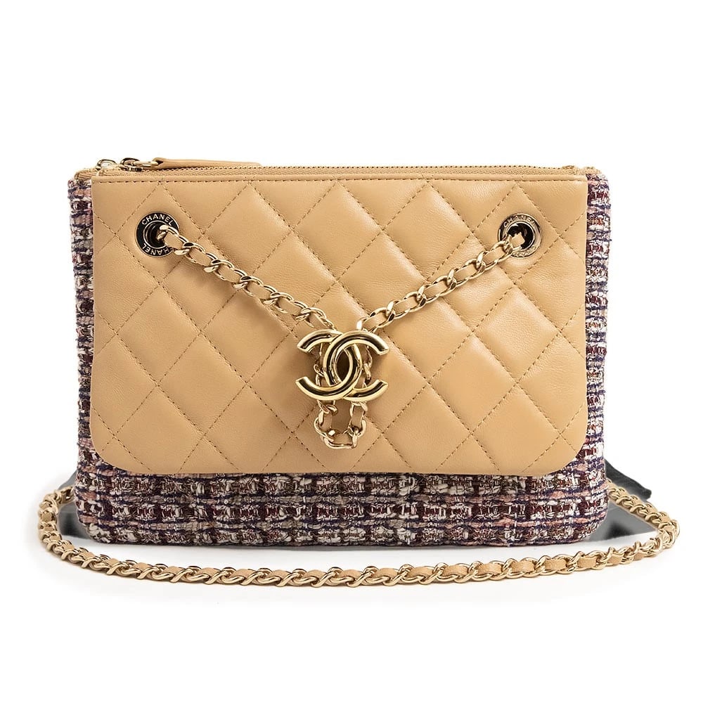 CHANEL MATELASSÉ SHOULDER BAG DRAWSTRING BEIGE: CHANEL Matelassé Shoulder Bag Drawstring Beige Brand: CHANEL Type: Handbag Material: Tweed/Lambskin (Sheepskin) Color: Beige X Multicolor Size: W:22cm x H:16cm x D:2cm Shoulder strap: 124cm Acce