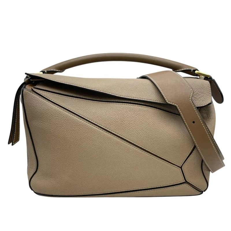 LOEWE PUZZLE MEDIUM BAG BEIGE GHW SHOULDER BAG: Loewe Puzzle Medium Bag Beige GHW Shoulder Bag Brand: LOEWE Type: Handbag Material: Leather Color: Beige GD Hardware Size: W: 28cm / H: 18cm / D: 12cm / Shoulder: 76-150cm Accessories: None