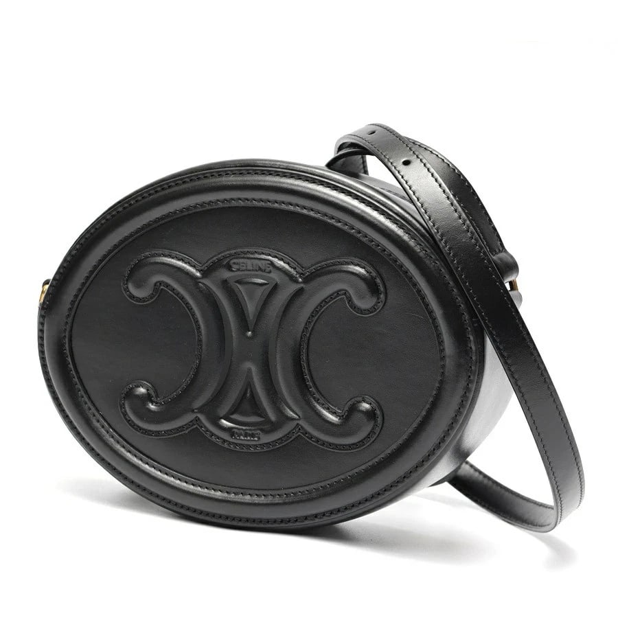 CELINE OVAL BAG CUIR TRIUMPH SHOULDER BAG BLACK: Celine Oval Bag Cuir Triumph Shoulder Bag Black Brand: Celine Type: Bag Material: Leather Color: black Size: H15×W20×D6cm Accessories: None Accessories Notice: When purchasing pre-owned go