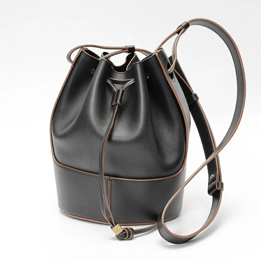 LOEWE BALLOON BAG SMALL SHOULDER BAG BLACK: Loewe Balloon Bag Small Shoulder Bag Black Brand: Loewe Type: Bag Material: Leather Color: Black Size: W18×H24×D13cm Accessories: None Accessories Notice: When purchasing pre-owned goods,