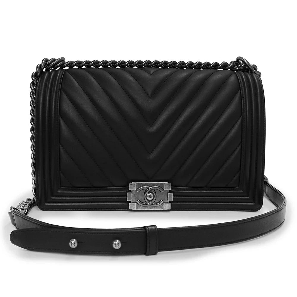 CHANEL CHEVRON V-STITCH BOY CHANEL LARGE SHOULDER BAG BLACK: CHANEL Chevron V-Stitch Boy Chanel Large Shoulder Bag Black Brand: CHANEL Type: Handbag Material: Calfskin (Cowhide) Color: Black Size: W:28cm x H:17.5cm x D:7.5cm Accessories: None Access