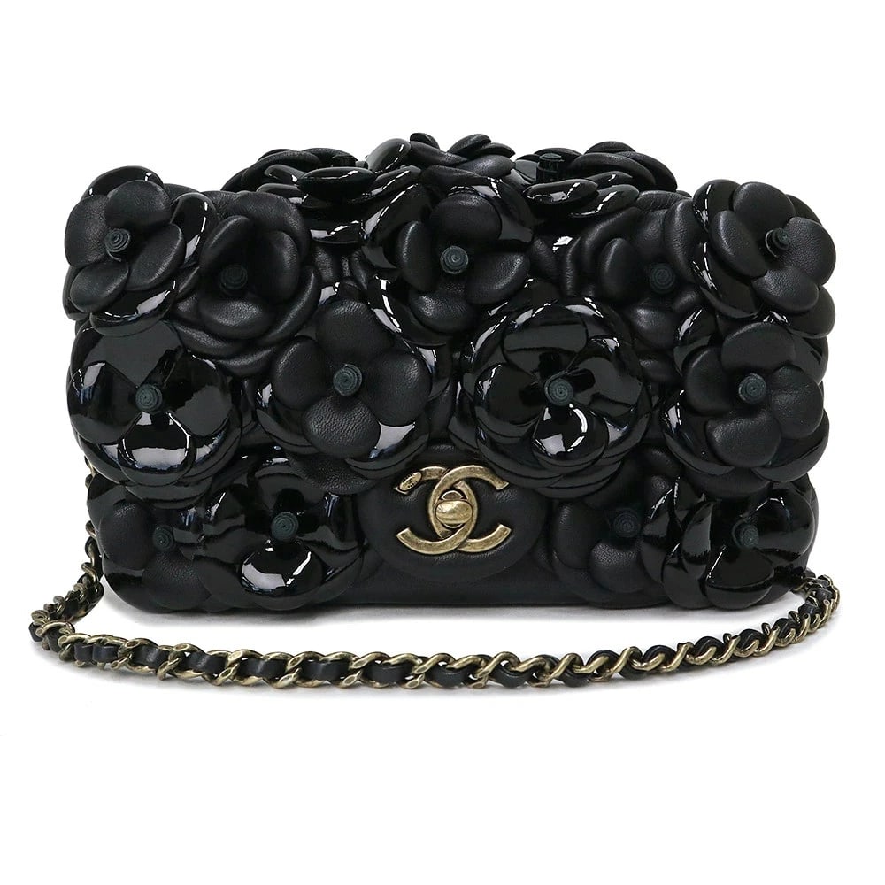 CHANEL COCO MARK MATELASSÉ 20 MINI CAMELLIA SHOULDER BAG BLACK: CHANEL Coco Mark Matelassé 20 Mini Camellia Shoulder Bag Black Brand: CHANEL Type: Handbag Material: Lambskin (Sheepskin) / Patent Leather Color: Black Size: W: 20cm x H: 10.5cm x D: 4cm Accesso