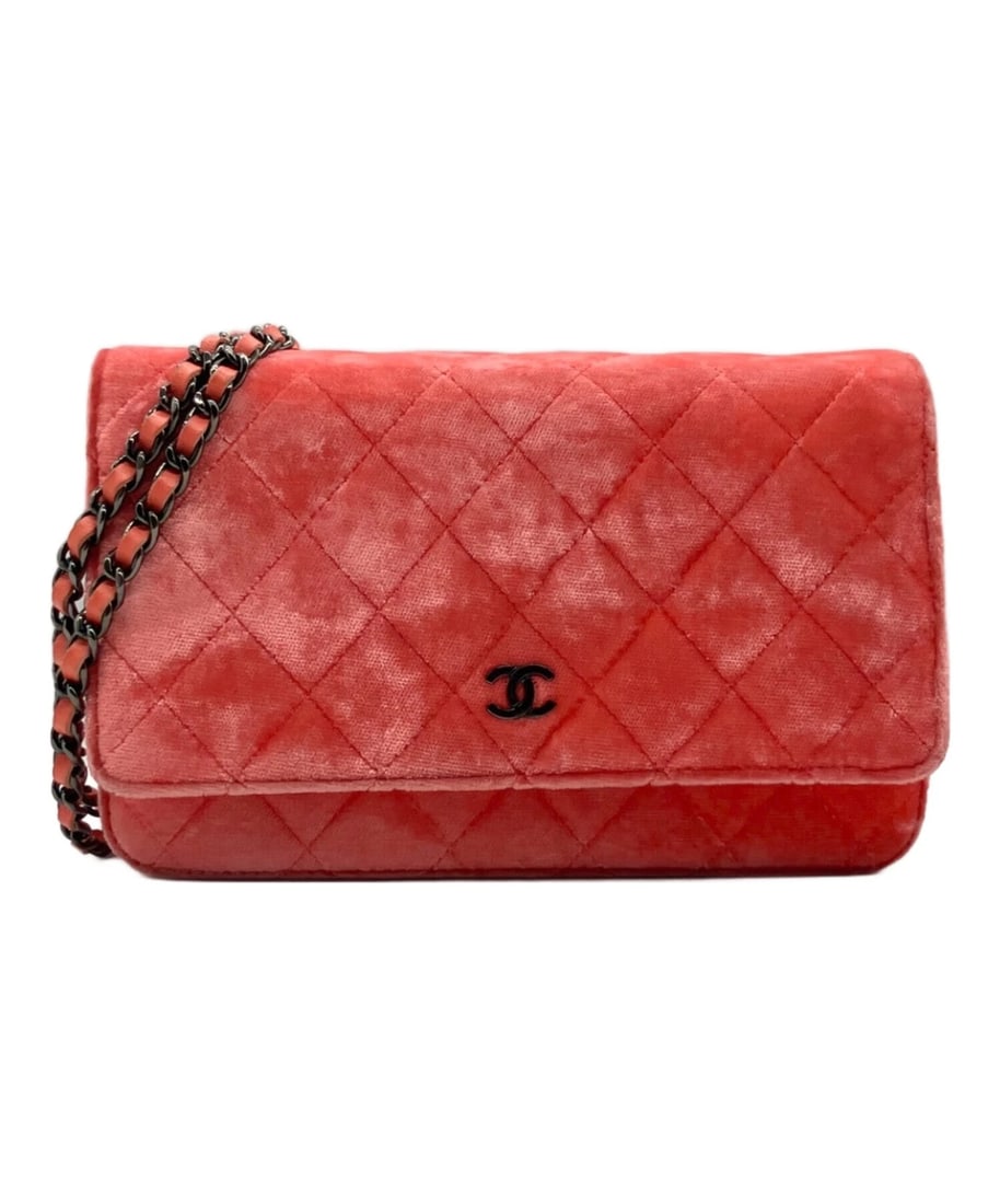 CHANEL VELVET MATELASSÉ CHAIN WALLET: CHANEL Velvet Matelassé Chain Wallet Brand: CHANEL Type: Handbag Material: Fabric Color: Red Size: H:12cm / W:19cm / D:4cm Accessories: None Accessories Notice: When purchasing pre-owned g
