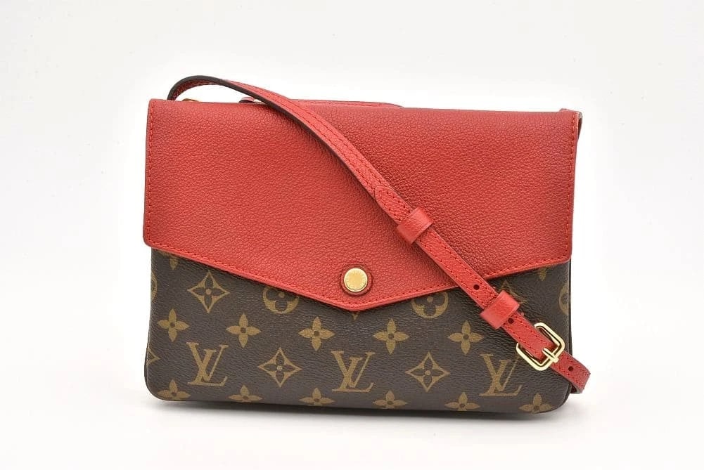 LOUIS VUITTON MONOGRAM TWICE CERISE: Louis Vuitton Monogram Twice Cerise Brand: Louis Vuitton Type: Handbag Material: Monogram Canvas Color: Threes Size: W24xH16xD4cm / Shoulder: 115-125cm Accessories: None Accessories Notice: