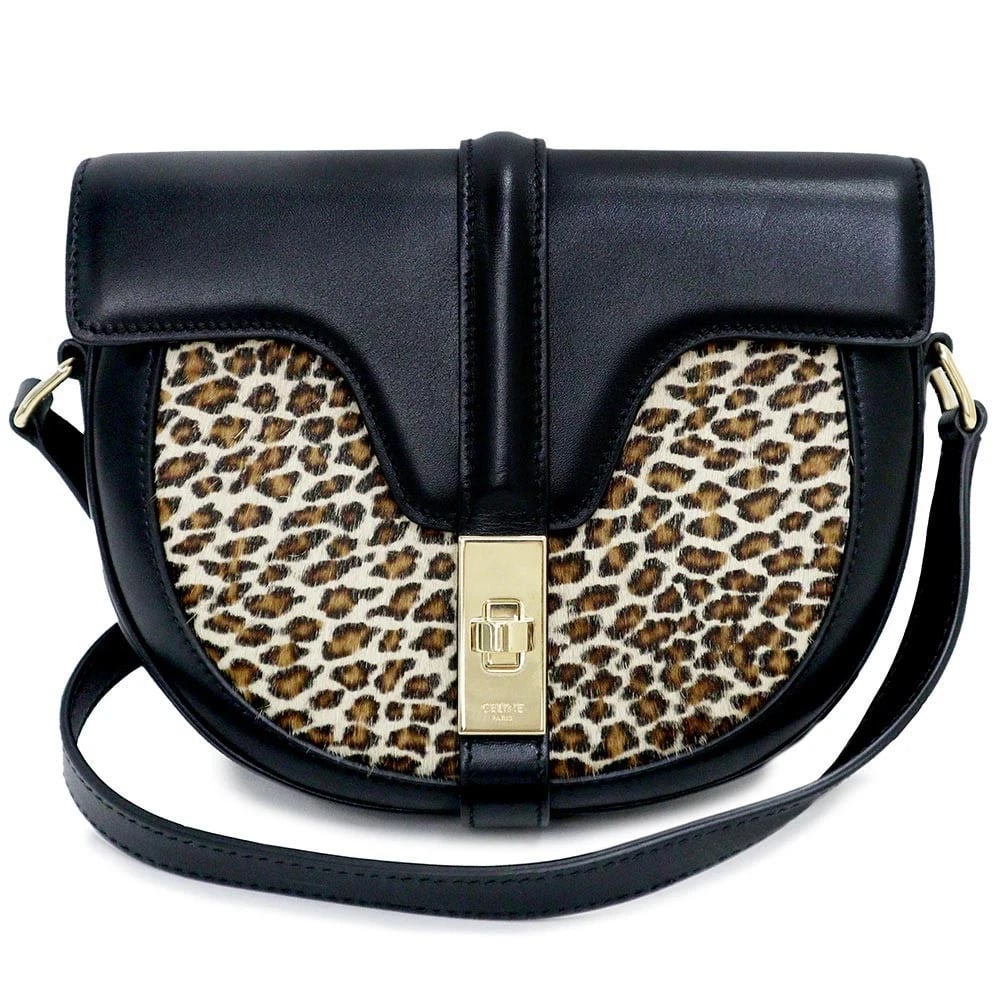 CELINE SMALL BESACE 16 SHOULDER BAG: CELINE Small Besace 16 Shoulder Bag Brand: CELINE Type: Handbag Material: Calfskin (Cowhide) Color: Black Size: W: 18.5cm x H: 16cm x D: 6cm Accessories: None Accessories Notice: When purc