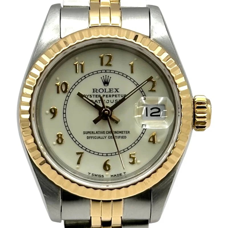 ROLEX DATEJUST IVORY, GOLD: Rolex Datejust Ivory, Gold Brand: ROLEX Type: Wrist watch Material: Gold/Stainless Steel Color: Dial Color Ivory (Stella Boiler Gauge) Size: [ Case size ] 26mm / Case thickness: 10.3mm [ Arm