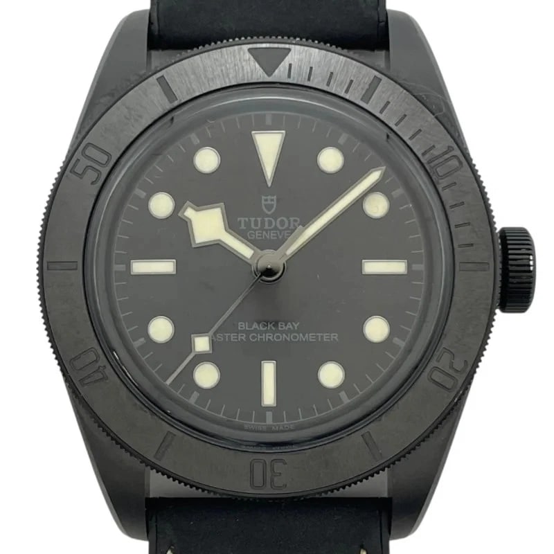 TUDOR HERITAGE BLACK CERAMIC RUBBER: Tudor Heritage Black Ceramic Rubber Brand: TUDOR Type: Wrist watch Material: Ceramic/Rubber Strap Color: Dial Color Black Size: [ Case size ] 41mm / Case shape: Round face / Case thickness: