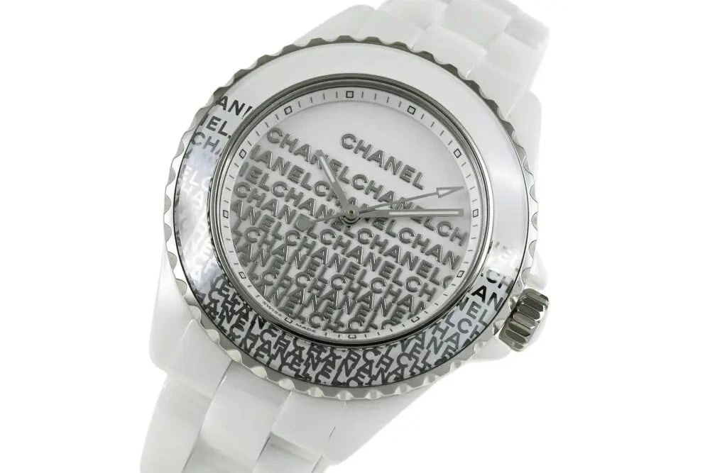 CHANEL J12 WHITE WATCH: CHANEL J12 White WATCH Brand: CHANEL Type: Wrist watch Material: CE Color: Dial Color White Size: [ Case size ] 33mm [ Arm circumference size ] 18cm Accessories: None Accessories Notice: W
