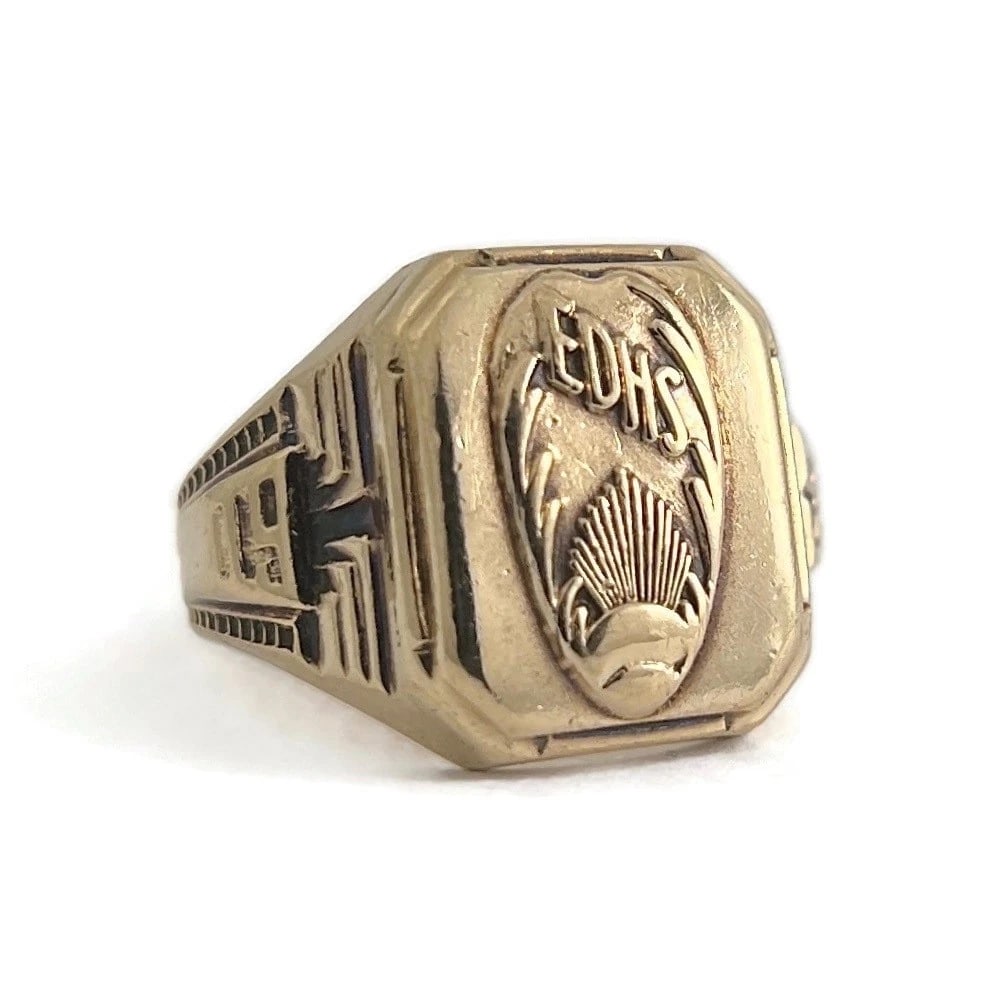 EDHS CLASS RING 10K YELLOW GOLD: EDHS Class Ring 10K Yellow Gold Brand: Estate Type: Ring Material: 10K yellow gold, Color: Gold Size: 7.25 US Accessories: None Accessories Notice: When purchasing pre-owned goods, please