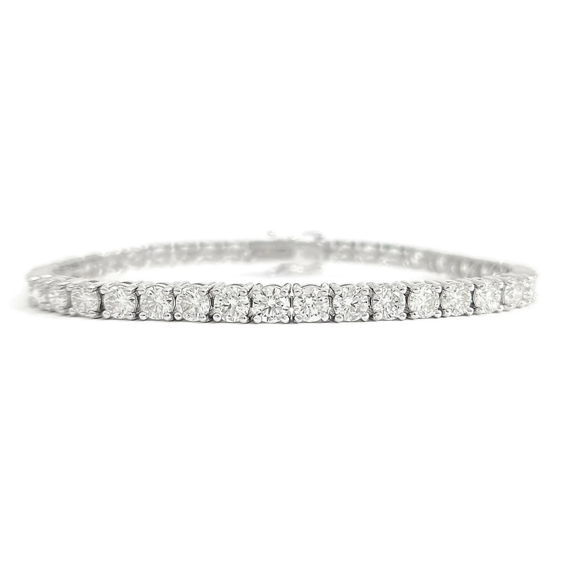 ROUND DIAMOND TENNIS BRACELET 14K WHITE GOLD: Round Diamond Tennis Bracelet 14K White Gold Brand: Unbranded Type: Bracelet Material: 14K white gold, Main Stone/Creation Natural Color: Silver Size: Length: 7 inches Width: 4.3 mm Accessories: