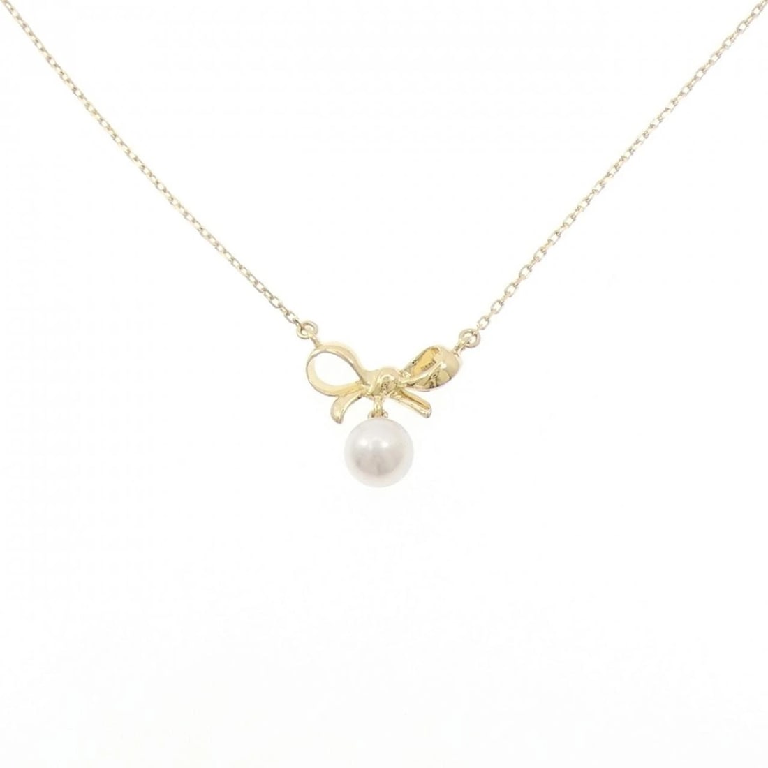 18K YELLOW GOLD RIBBON AKOYA PEARL NECKLACE: 18K Yellow Gold Ribbon Akoya Pearl Necklace Brand: Unbranded Type: Akoya Pearl Necklace Material: K18YG, Main Stone/Creation Akoya Color: Yellow Size: Actual Size Pendant length approx. x