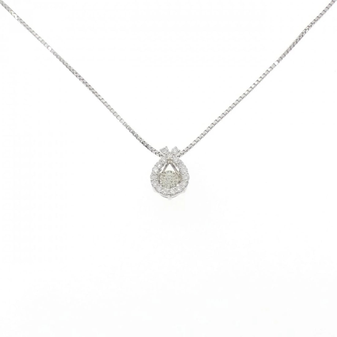 PT900/PT850 DIAMOND NECKLACE: PT900/PT850 Diamond Necklace Brand: Unbranded Type: Diamond Necklace Material: PT900/PT850, Color: platinum Size: Actual Size Pendant length approx. x width approx.: 11.7mmx8.4mm Chain maximum