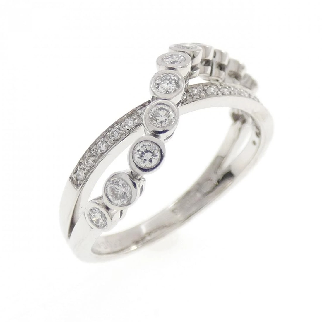 K18WG DIAMOND RING: K18WG Diamond Ring Brand: Unbranded Type: Diamond Ring Material: K18 white gold, Color: white Size: US 5 3/4 Accessories: None Accessories Notice: When purchasing pre-owned goods, please