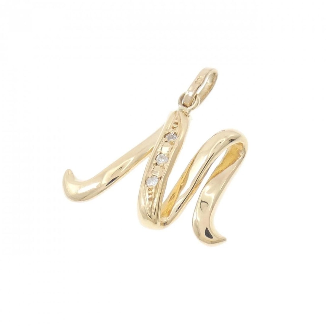 18K YELLOW GOLD INITIAL M DIAMOND PENDANT: 18K Yellow Gold Initial M Diamond Pendant Brand: Unbranded Type: Diamond Pendant/Brooch Material: K18 yellow gold, Color: yellow Size: Actual size Approx. height x width: 19.1mm x 17.6mm 