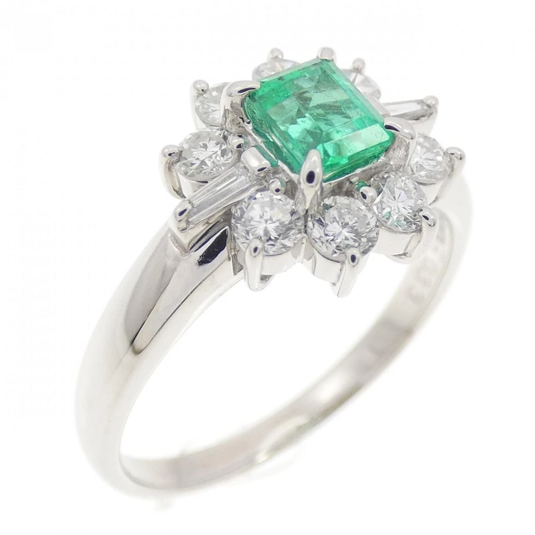 PT900 EMERALD RING: PT900 Emerald Ring Brand: Unbranded Type: Emerald Ring Material: Platinum900, Color: plantinum Size: US 5 3/4 Accessories: None Accessories Notice: When purchasing pre-owned goods, please
