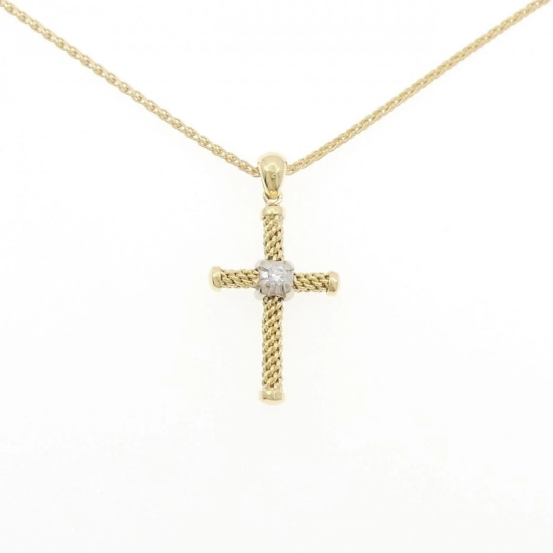 18KTYG/18KTWG/750YG CROSS DIAMOND NECKLACE: 18KTYG/18KTWG/750YG Cross Diamond Necklace Brand: Unbranded Type: Diamond Necklace Material: 18KT Yellow Gold/18KT White Gold/750 Yellow Gold, Main Stone/Creation natural Color: yellow Size: Actua