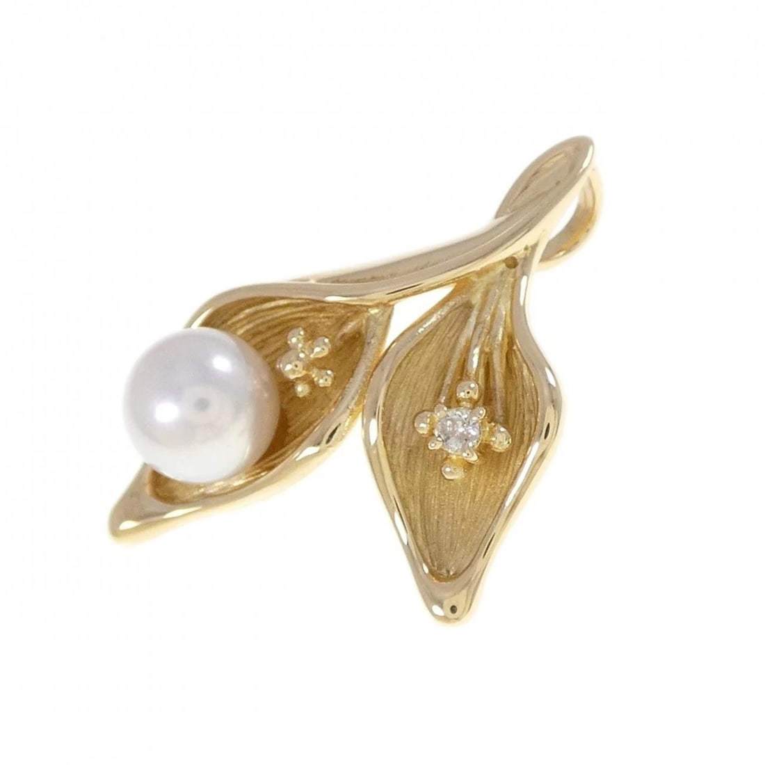 18K YELLOW GOLD AKOYA PEARL PENDANT: 18K Yellow Gold Akoya Pearl Pendant Brand: Unbranded Type: Akoya Pearl Pendant/Brooch Material: K18 yellow gold, Color: yellow Size: Actual size Approx. length x width: 27.4mm x 18.5mm Accessorie