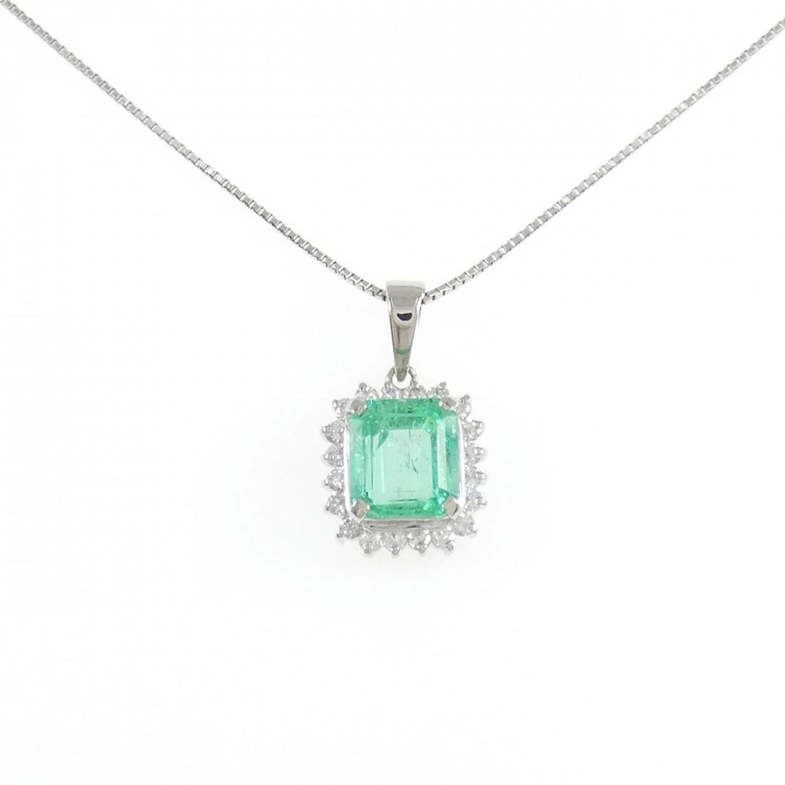 PT900/PT850 EMERALD NECKLACE: PT900/PT850 Emerald Necklace Brand: Unbranded Type: Emerald Necklace Material: PT900, Main Stone/Creation Emerald Color: platinum Size: Actual Size Pendant length approx. x width approx.:
