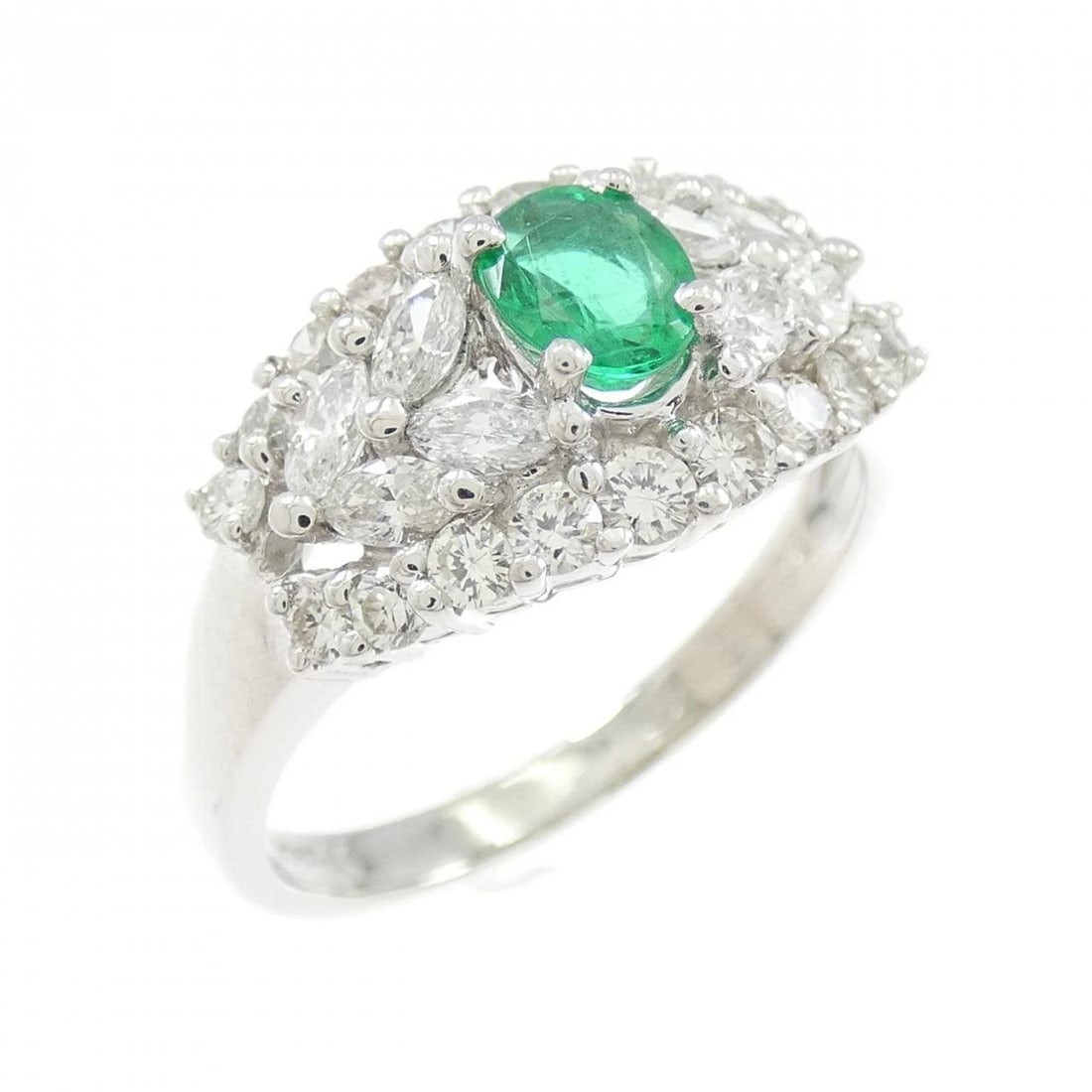 PT900 EMERALD RING: PT900 Emerald Ring Brand: Unbranded Type: Emerald ring Material: PT903, Main Stone/Creation Emerald Color: platinum Size: US 9 Accessories: None Accessories Notice: When purchasing pre-owned