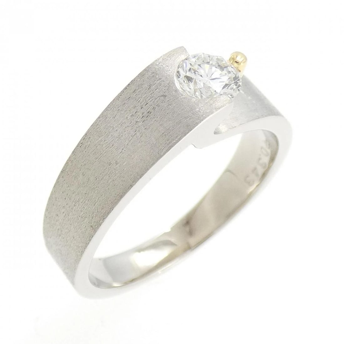 PT900/K18YG DIAMOND RING: PT900/K18YG Diamond Ring Brand: Unbranded Type: Diamond Ring Material: PT900/K18YG, Color: platinum Size: US 6 Accessories: None Accessories Notice: When purchasing pre-owned goods, please