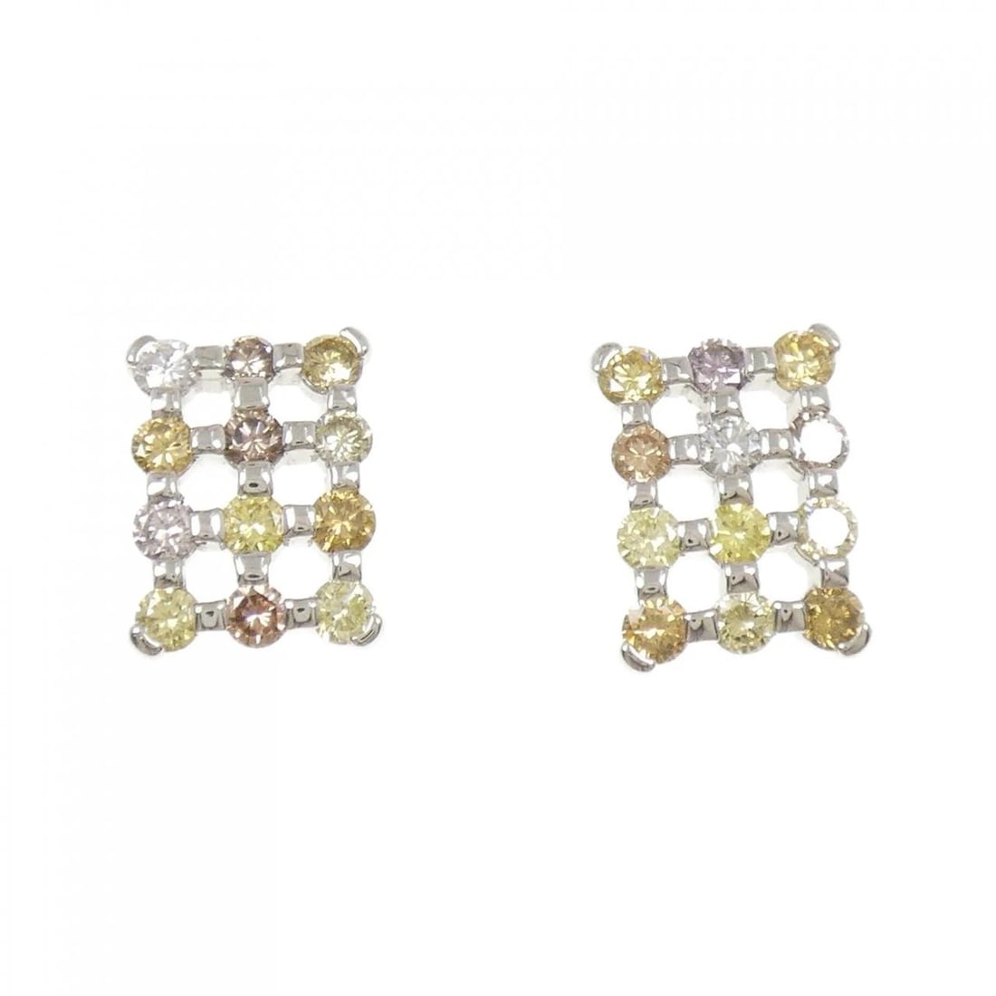 PT900 DIAMOND PIERCE: PT900 Diamond Pierce Brand: Unbranded Type: Diamond Pierce/Earring Material: PT900, Color: platinum Size: Actual Size Approx. height x width: 16.1mm x 11.5mm Accessories: None Accessories